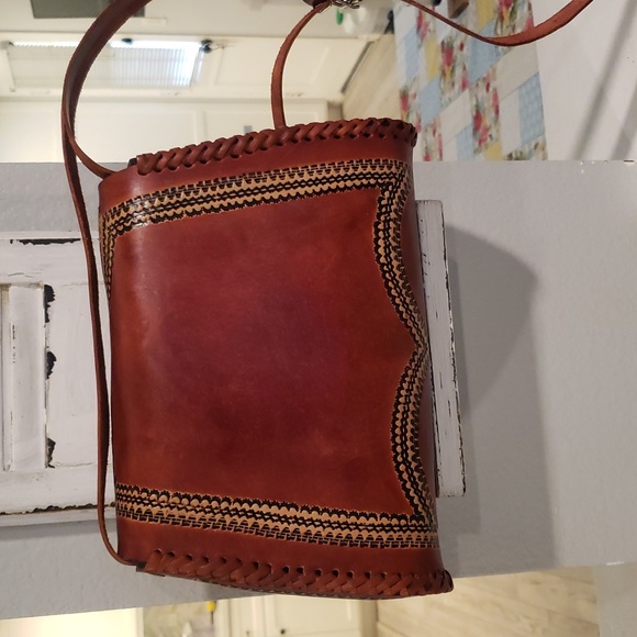 NWOT Beautiful Crossbody Genuine Leather Purse - Picture 4 of 6